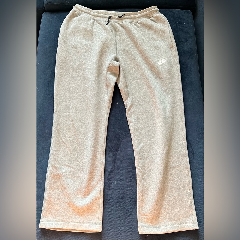 Heather gray Nike sweatpants